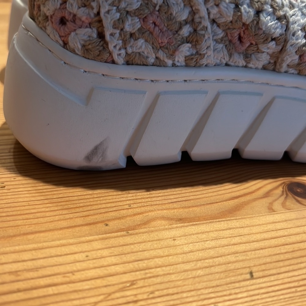FREE PEOPLE Catch Me If You Can Crochet Sneakers Pink Blush NWOT JB - Picture 11 of 13